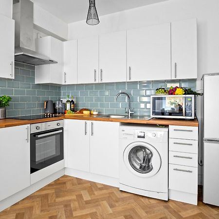 Family Retreat Flat-2 Stylish Central Bournemouth Apartment, Sleeps 6, 7 Minute Walk To Beach Parking Wifi Kitchen And Washer Exterior photo