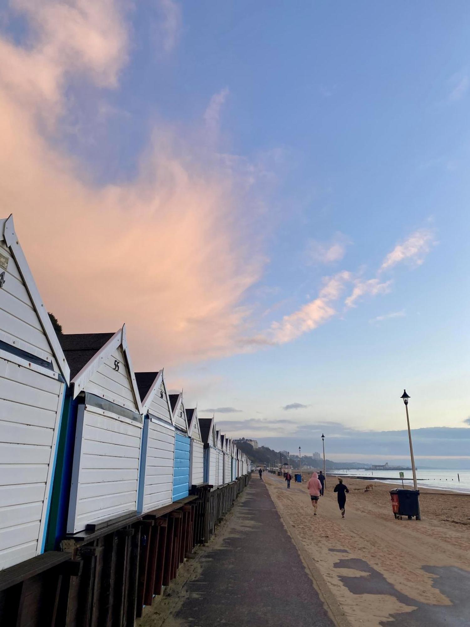 Family Retreat Flat-2 Stylish Central Bournemouth Apartment, Sleeps 6, 7 Minute Walk To Beach Parking Wifi Kitchen And Washer Exterior photo