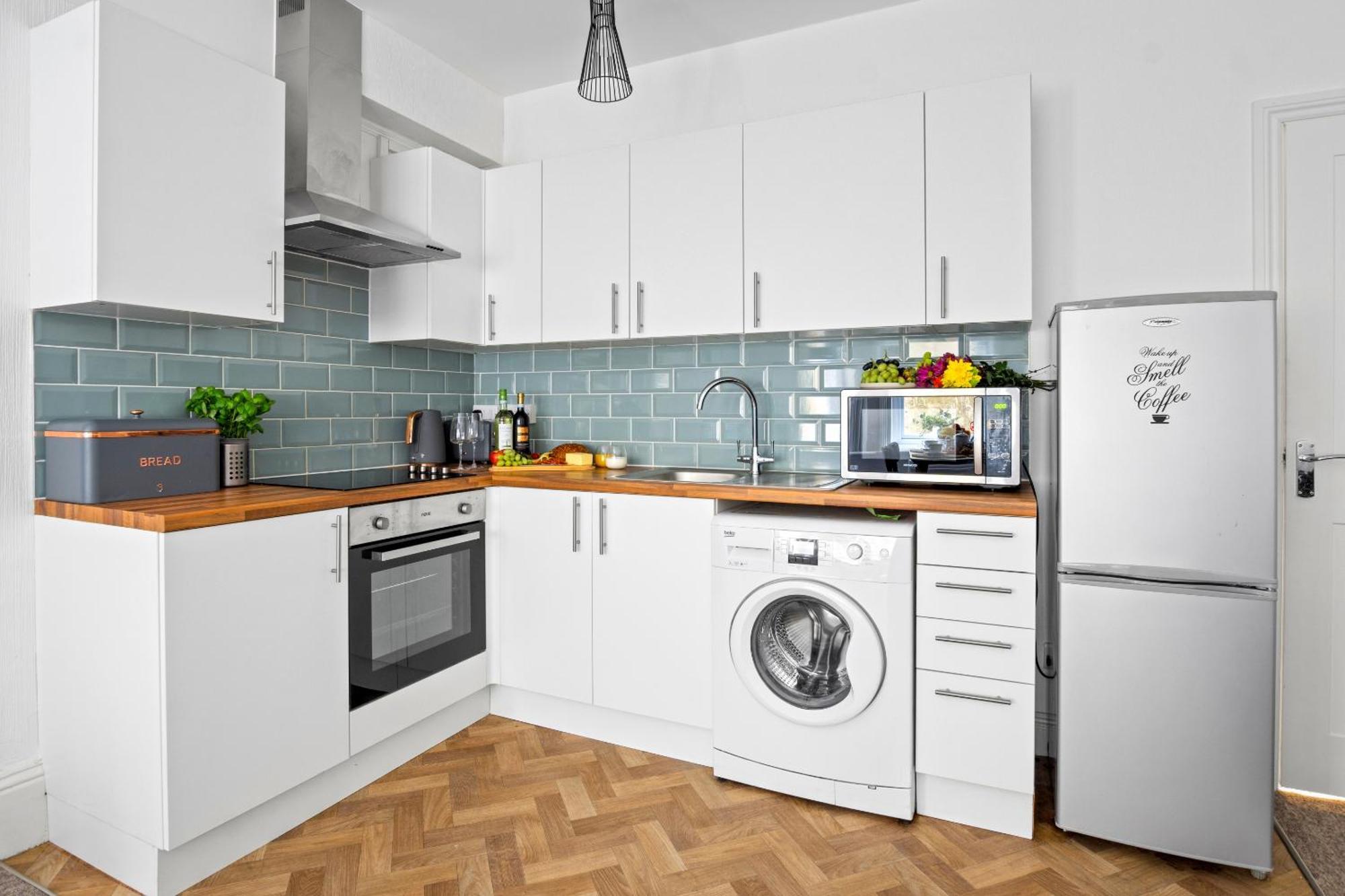 Family Retreat Flat-2 Stylish Central Bournemouth Apartment, Sleeps 6, 7 Minute Walk To Beach Parking Wifi Kitchen And Washer Exterior photo