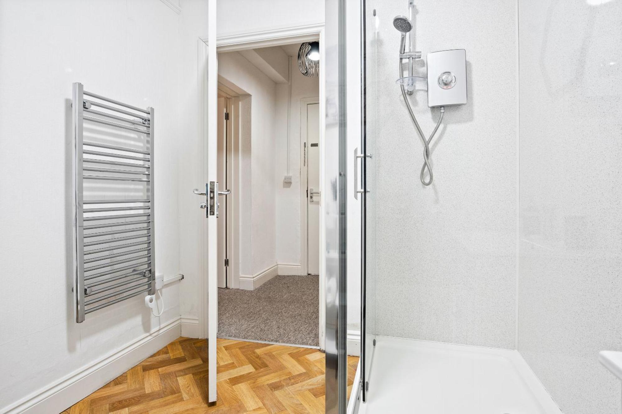 Family Retreat Flat-2 Stylish Central Bournemouth Apartment, Sleeps 6, 7 Minute Walk To Beach Parking Wifi Kitchen And Washer Exterior photo